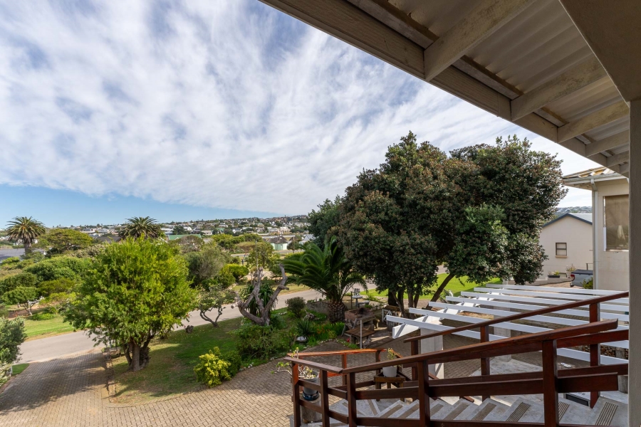 4 Bedroom Property for Sale in Stilbaai Oos Western Cape